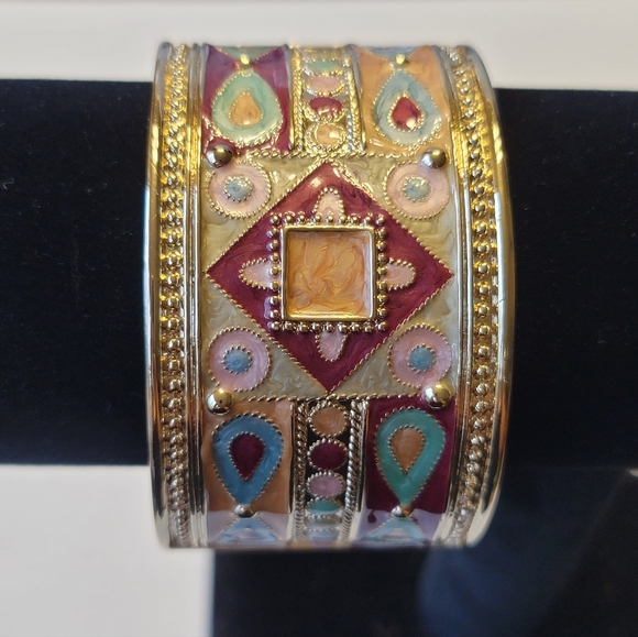 Egyptian Revival Enamel Cuff Bracelet, Goldtone, Vintage, Estate - Picture 3 of 10